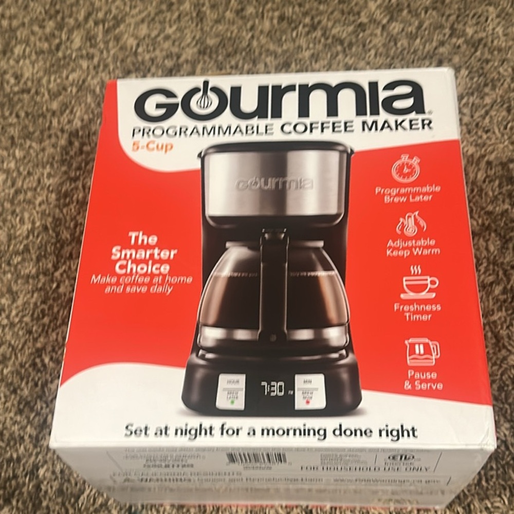 Gourmia Black and Silver Programmable Coffee Maker